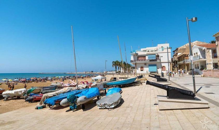 Debel House Bed & Breakfast Marina di Ragusa Bagian luar foto