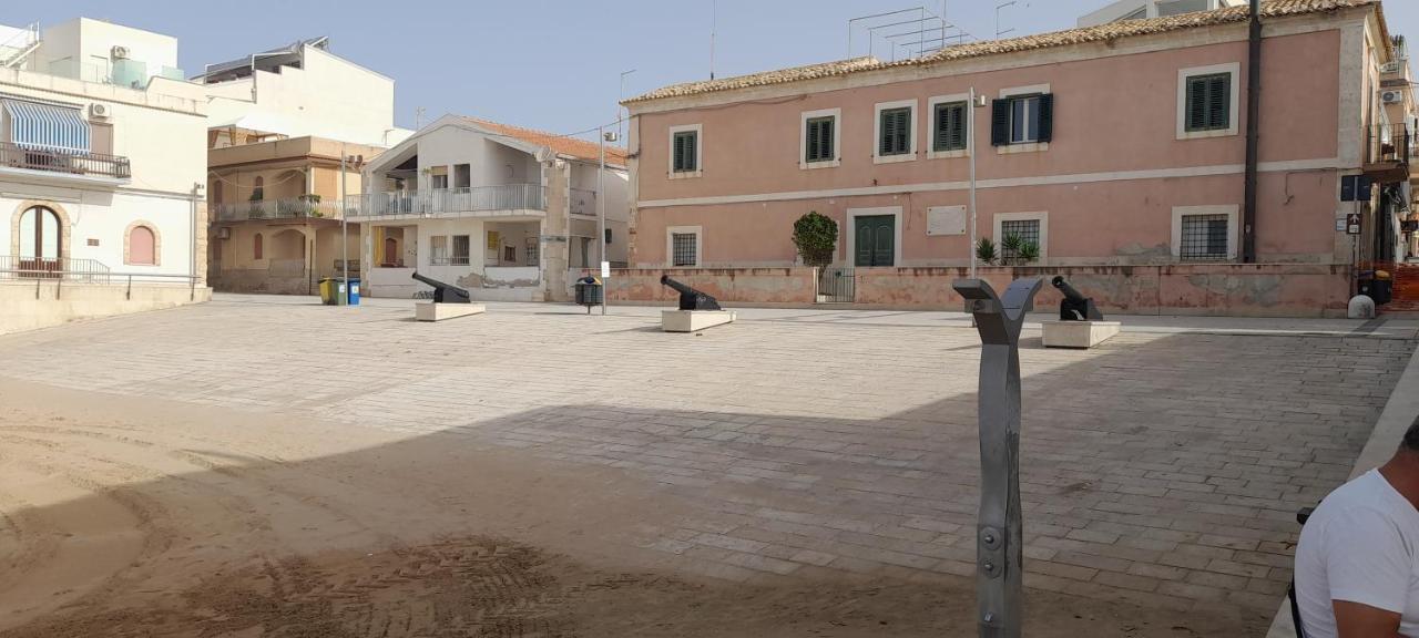 Debel House Bed & Breakfast Marina di Ragusa Bagian luar foto