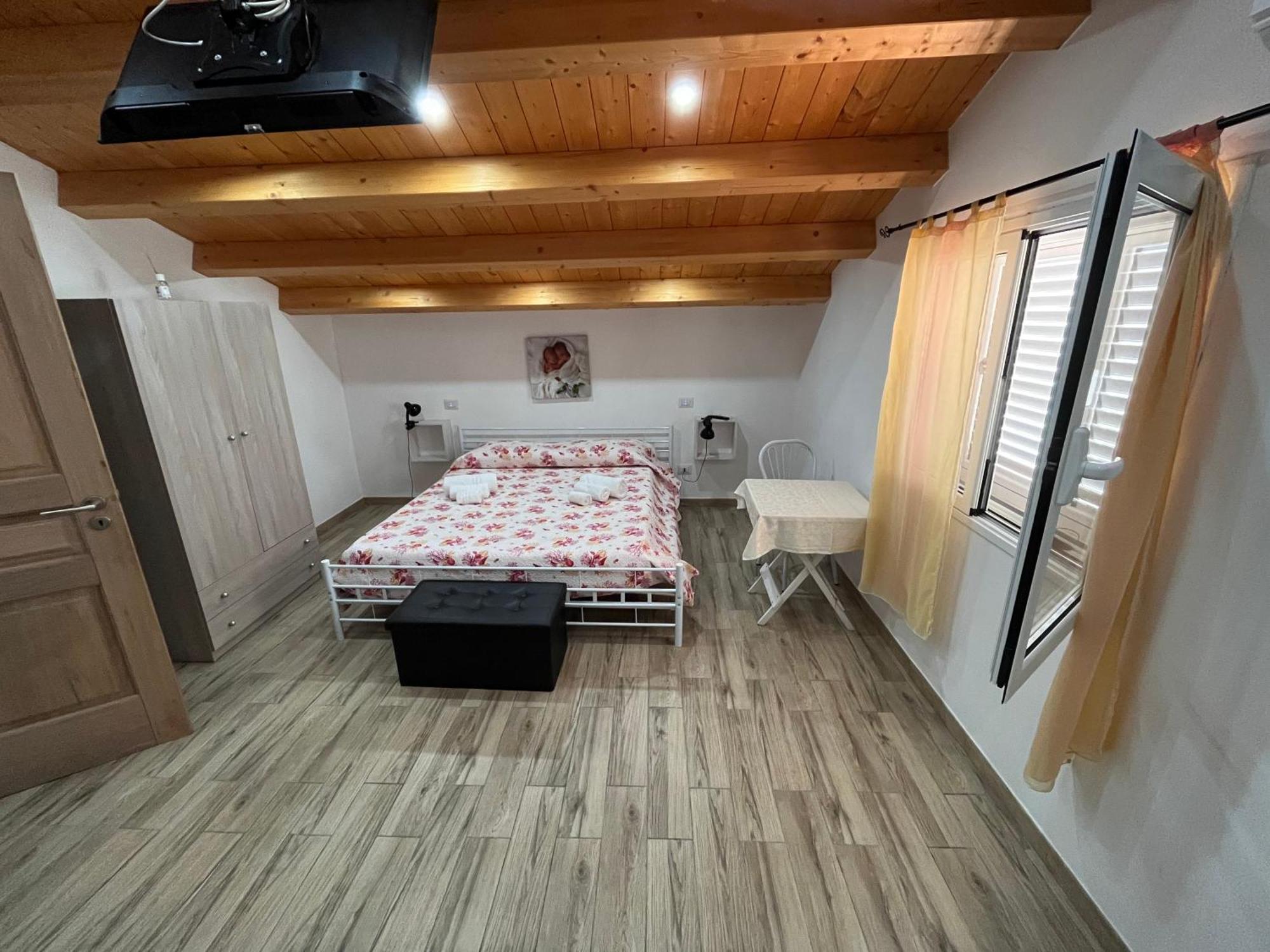 Debel House Bed & Breakfast Marina di Ragusa Bagian luar foto