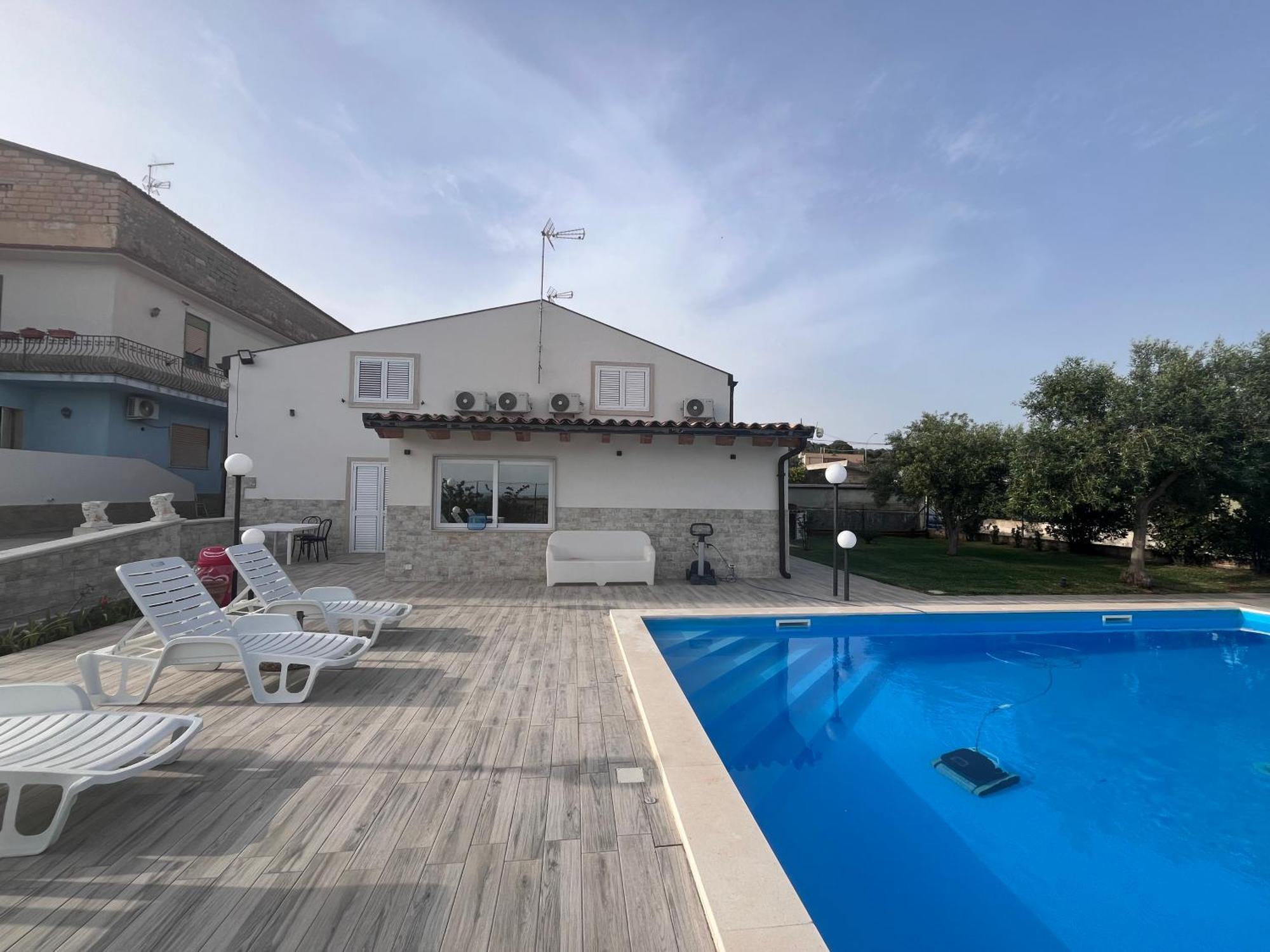 Debel House Bed & Breakfast Marina di Ragusa Bagian luar foto